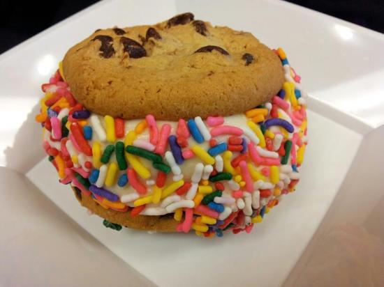 MaggieMoo's Ice Cream and Great American Cookies